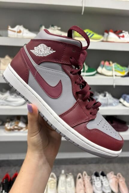 Jordan 1 Mid