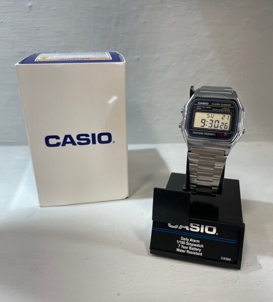 DEEQ3706 Reloj Casio Plateado esfera Negra - Imagen 1
